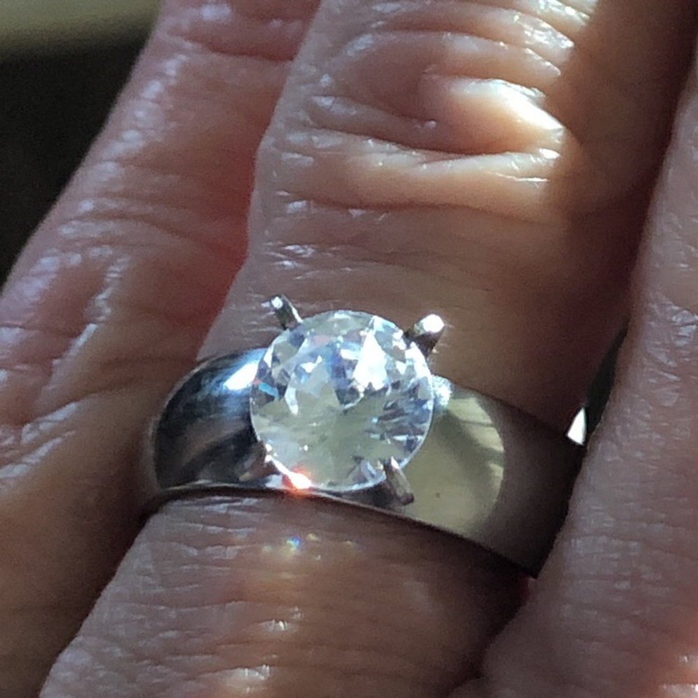 Gorgeous women’s engagement/ wedding band